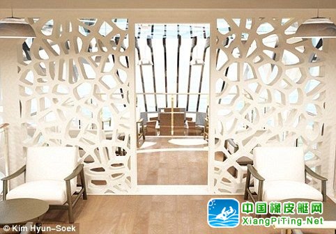 左图为舵手室，右图为船长室，均采用蜂巢晶格设计