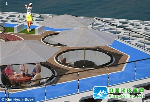 嘉宾可以享受热水浴缸，同时一边欣赏美丽的海景，一边享受打高尔夫球的快乐