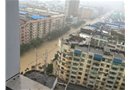 四川遂宁大暴雨单小时雨量破百 皮艇出动（图）
