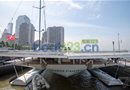 完全由太阳能发电 电能驱动双体船显形